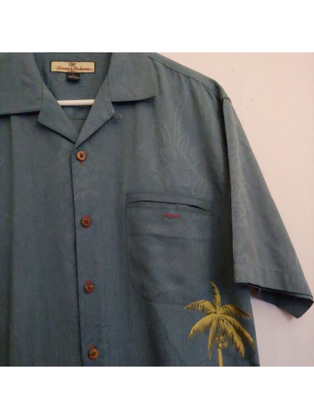 Tommy Bahama 100% Silk Blue Mens Short Sleeve Sexy Woman Button Shirt Small - Picture 4 of 10